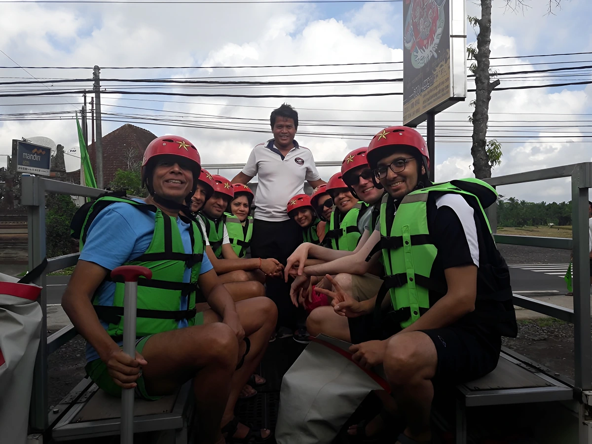 ayung river rafting going to river