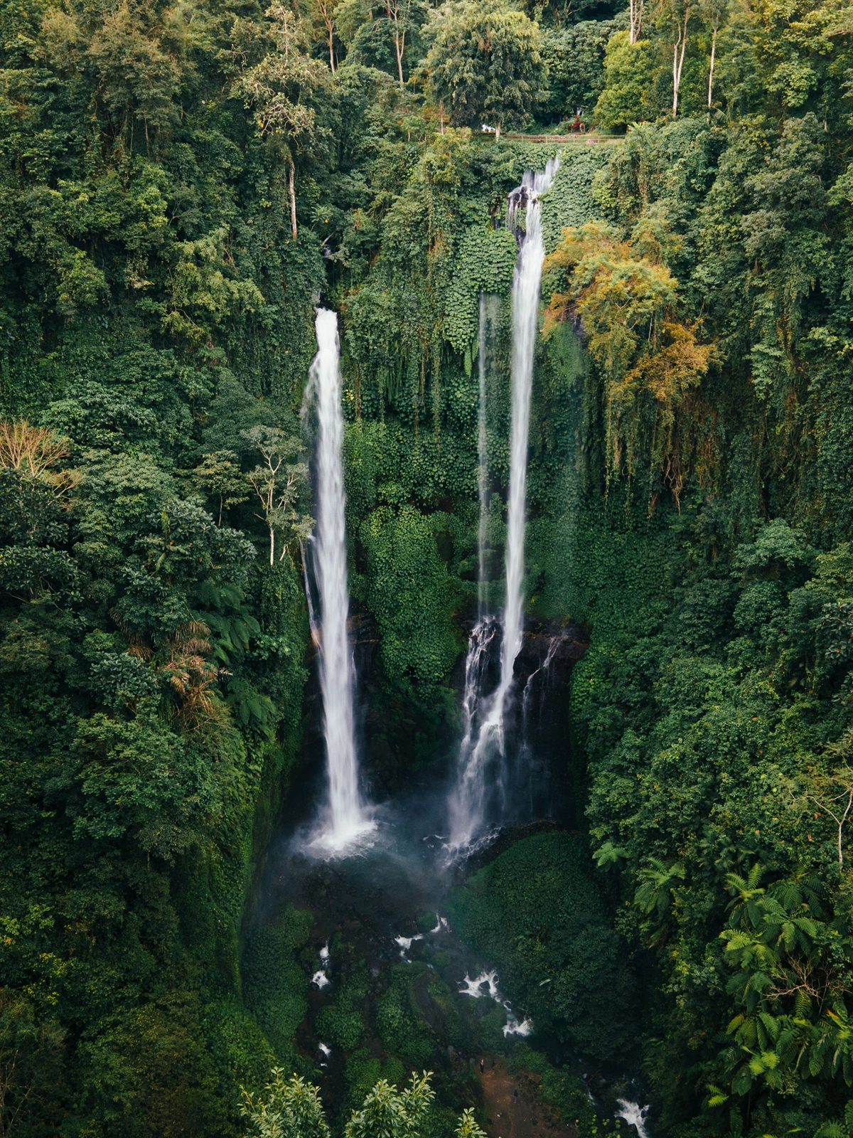 Hidden waterfalls during Sekumpul Waterfall trekking